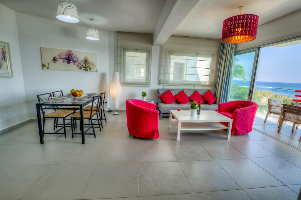 Beachfront Trident Протарас Екстериор снимка