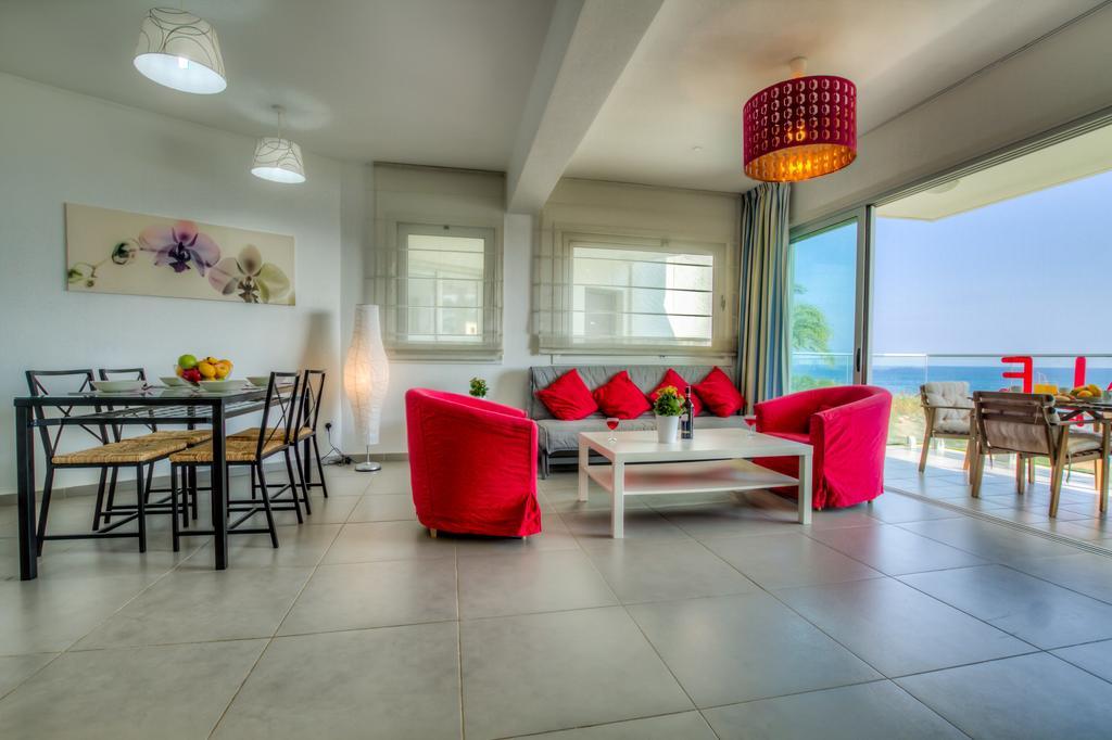 Beachfront Trident Протарас Екстериор снимка