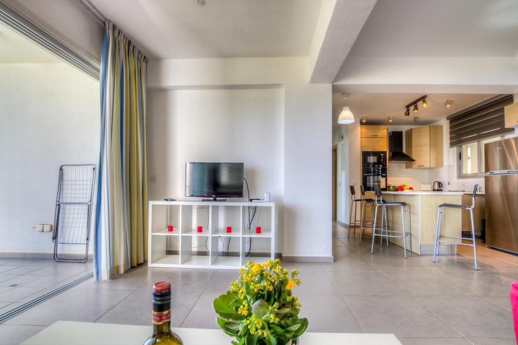 Beachfront Trident Протарас Екстериор снимка