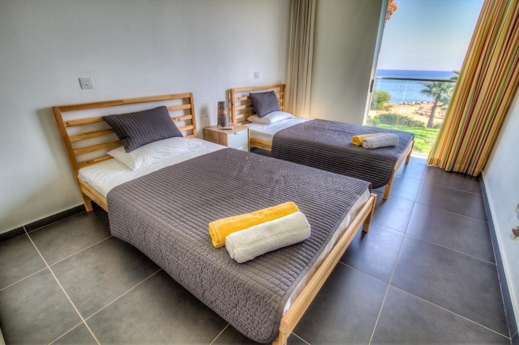 Beachfront Trident Протарас Екстериор снимка