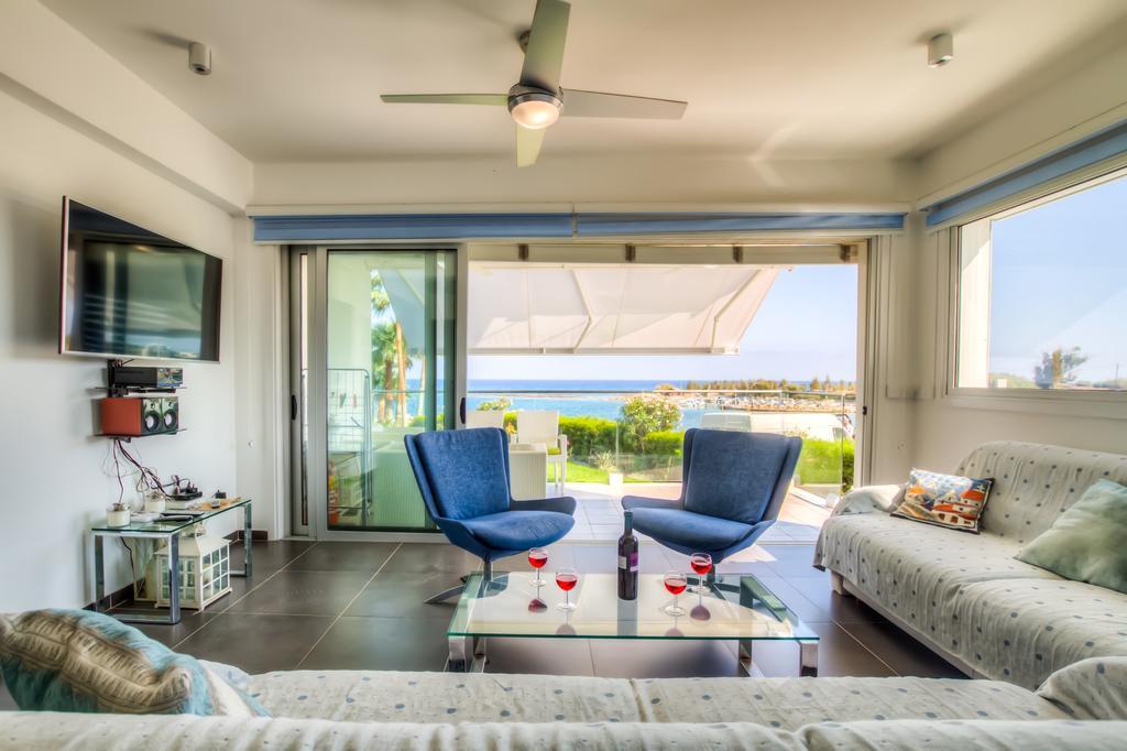 Beachfront Trident Протарас Екстериор снимка