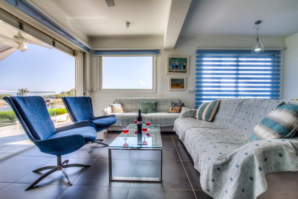 Beachfront Trident Протарас Екстериор снимка