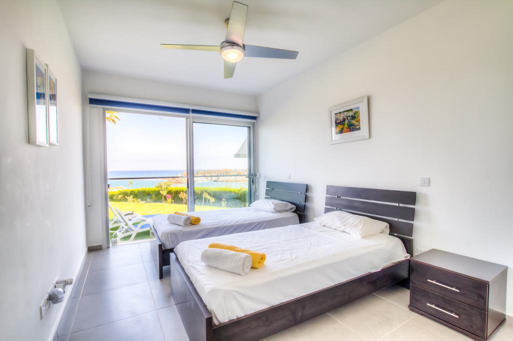 Beachfront Trident Протарас Екстериор снимка
