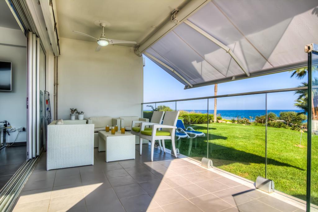 Beachfront Trident Протарас Екстериор снимка